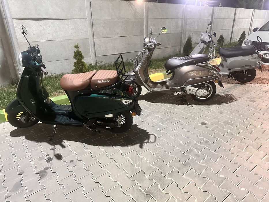 Scutere Vespa si La Souris de inchiriat