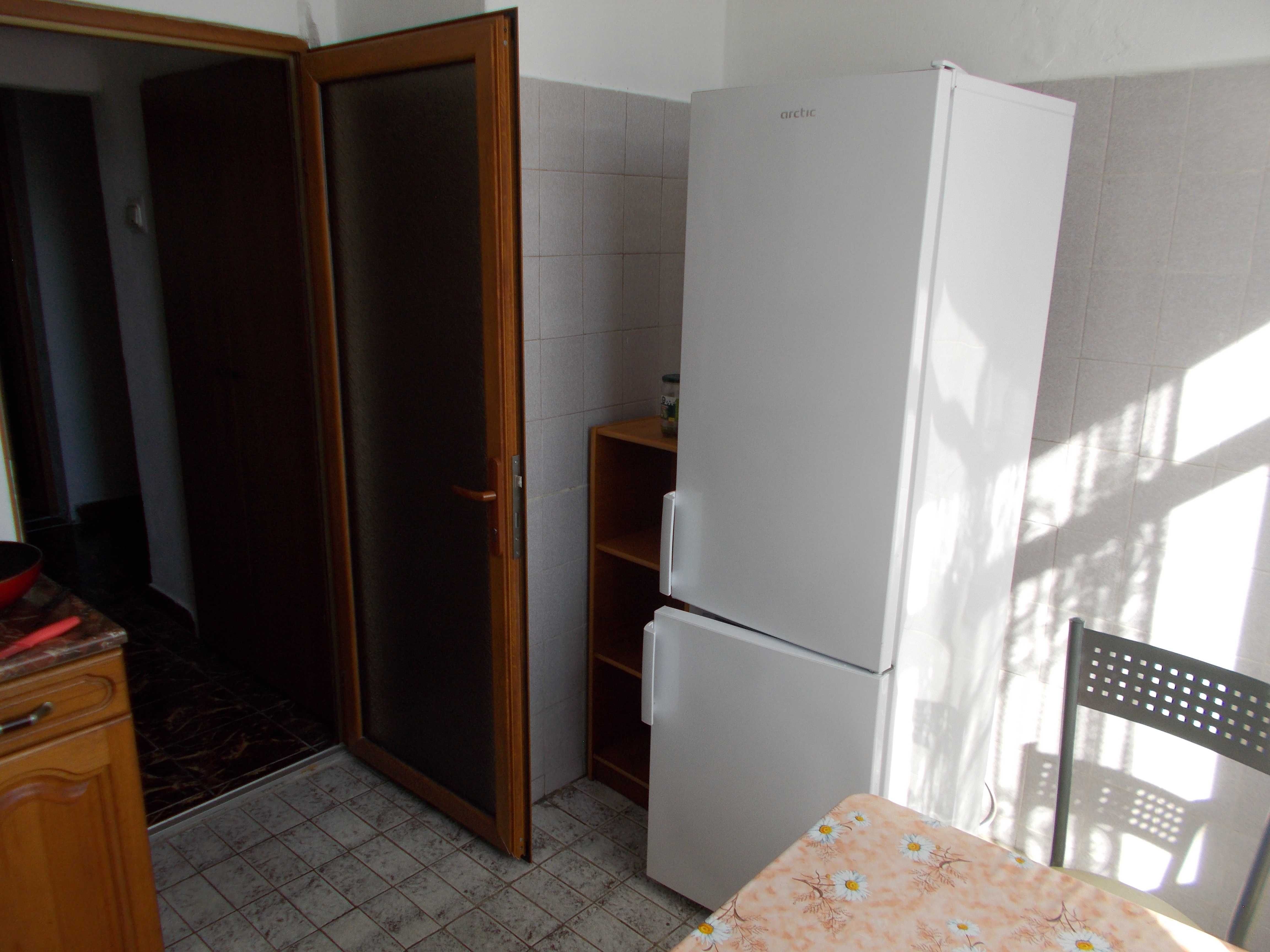 inchiriez apartament cu 2 camere central