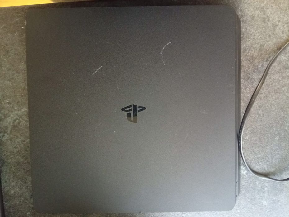 PS4 Slim de vânzare