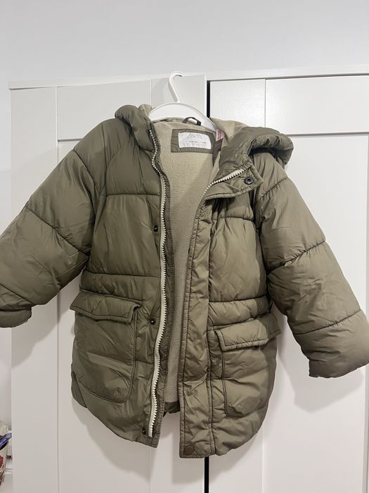 Zara 4-5 ani in stare foarte buna , plusata , ideala pentru acrst sezo