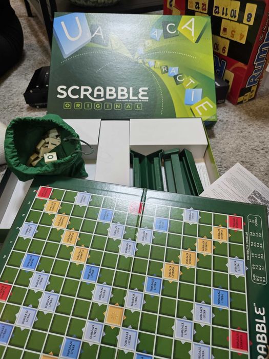 Joc societate Rummy si Scrabble