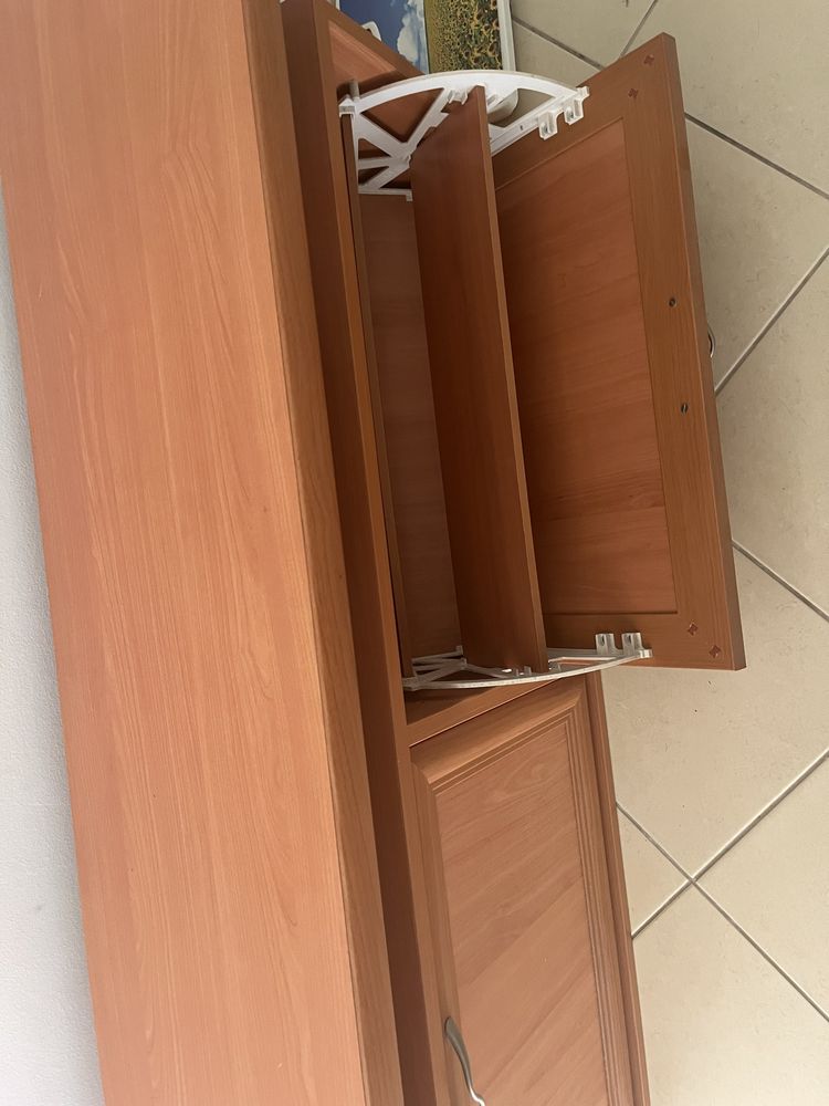 Шкаф за обувки в добро състояние
