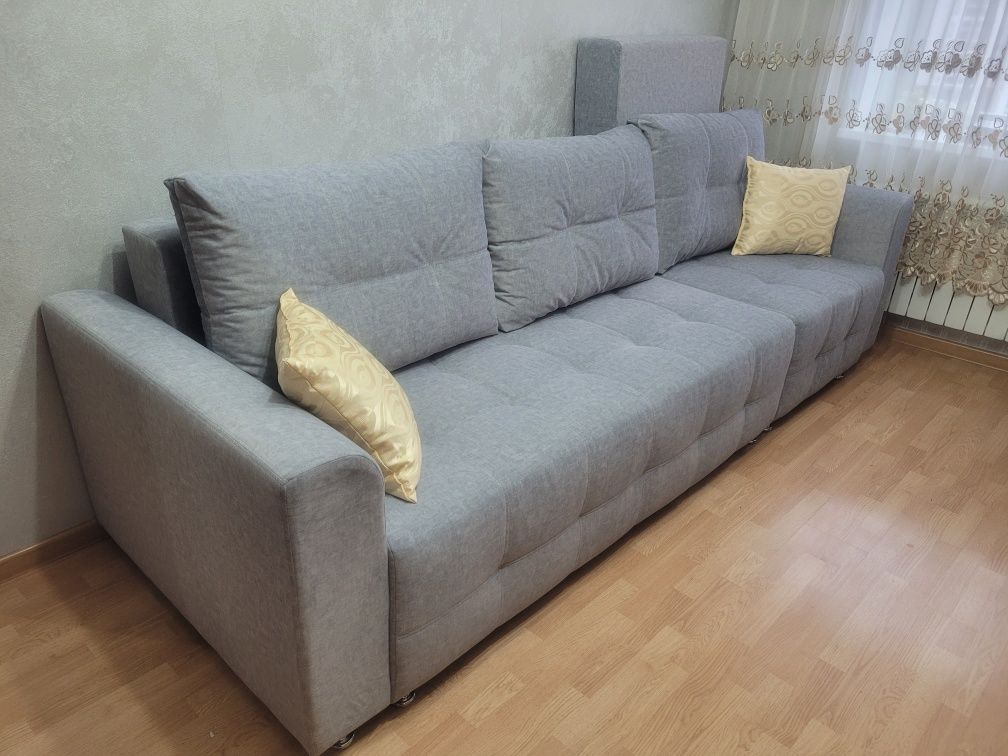 Продам диван  3 метра почти новый