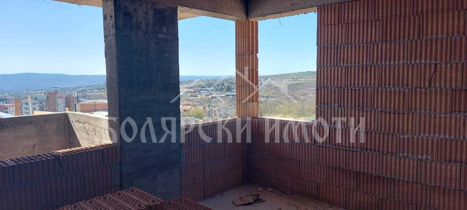 Тристаен апартамент в Картала