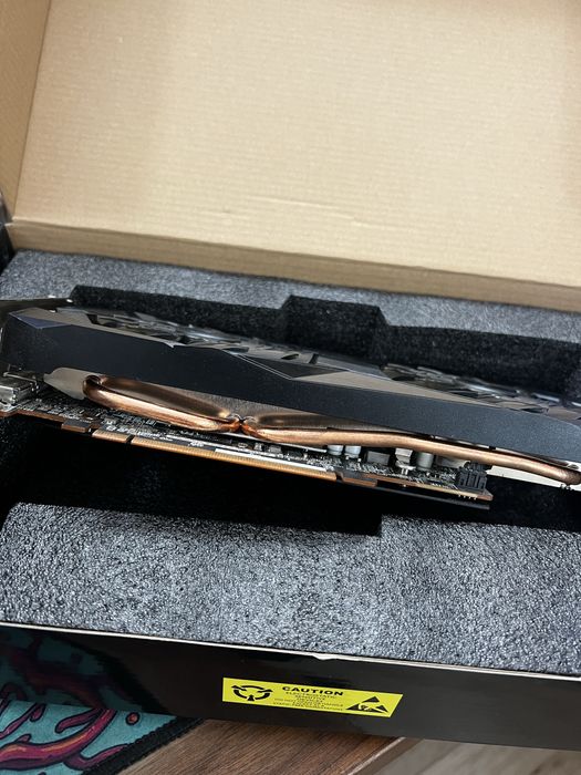 vand AMD RX 6650 XT 8GB