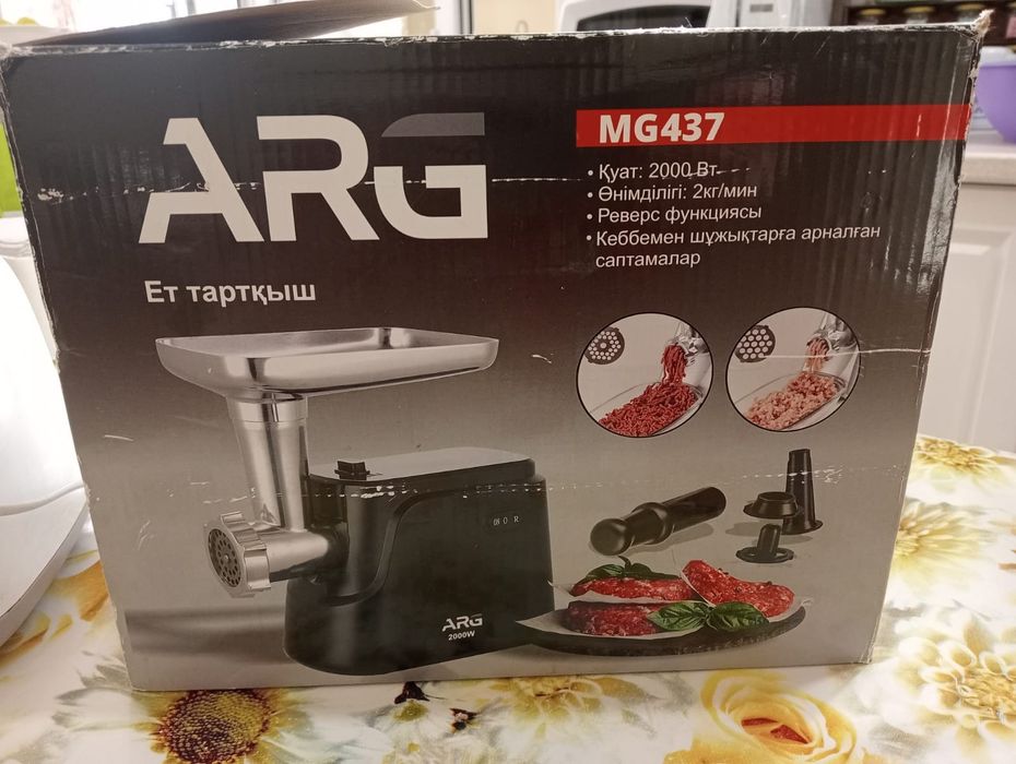 Продам электро мясорубку в коробке , основание чёрное, сам стального