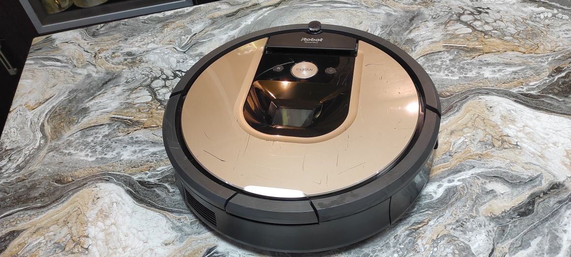 Продавам прахосмукачка робот IRobot rumba 960