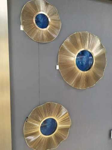 Decoratiuni agatate pe perete