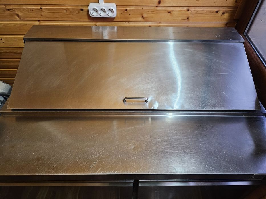 Masa rece plus vitrina de prezentare plus cuve pastrare