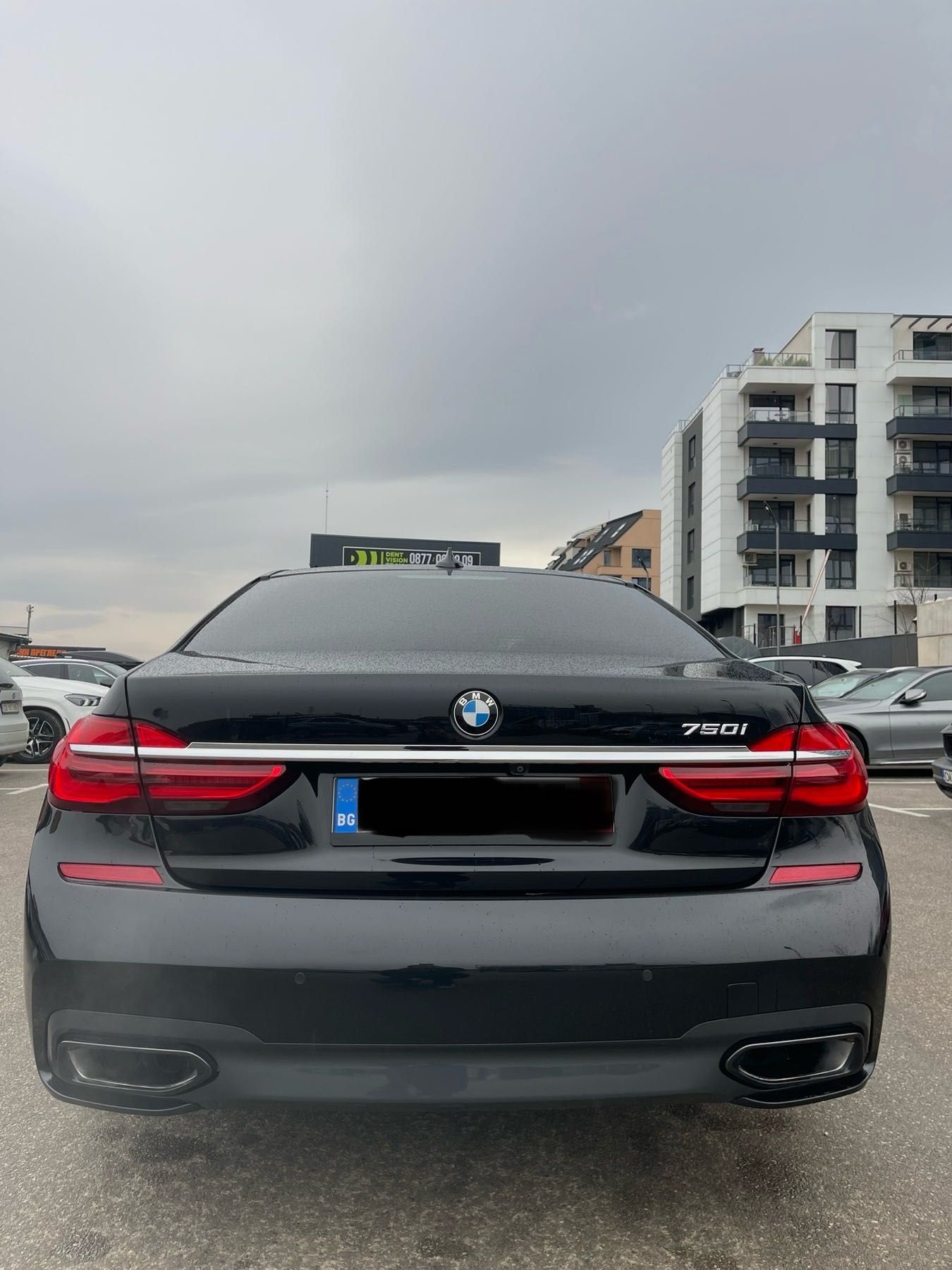 BMW750i Black Sapphire * xDrive* w/Performance spo