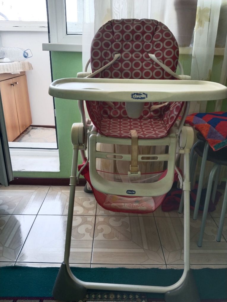 Продам стол для кормления б/у.Отличное состояние.