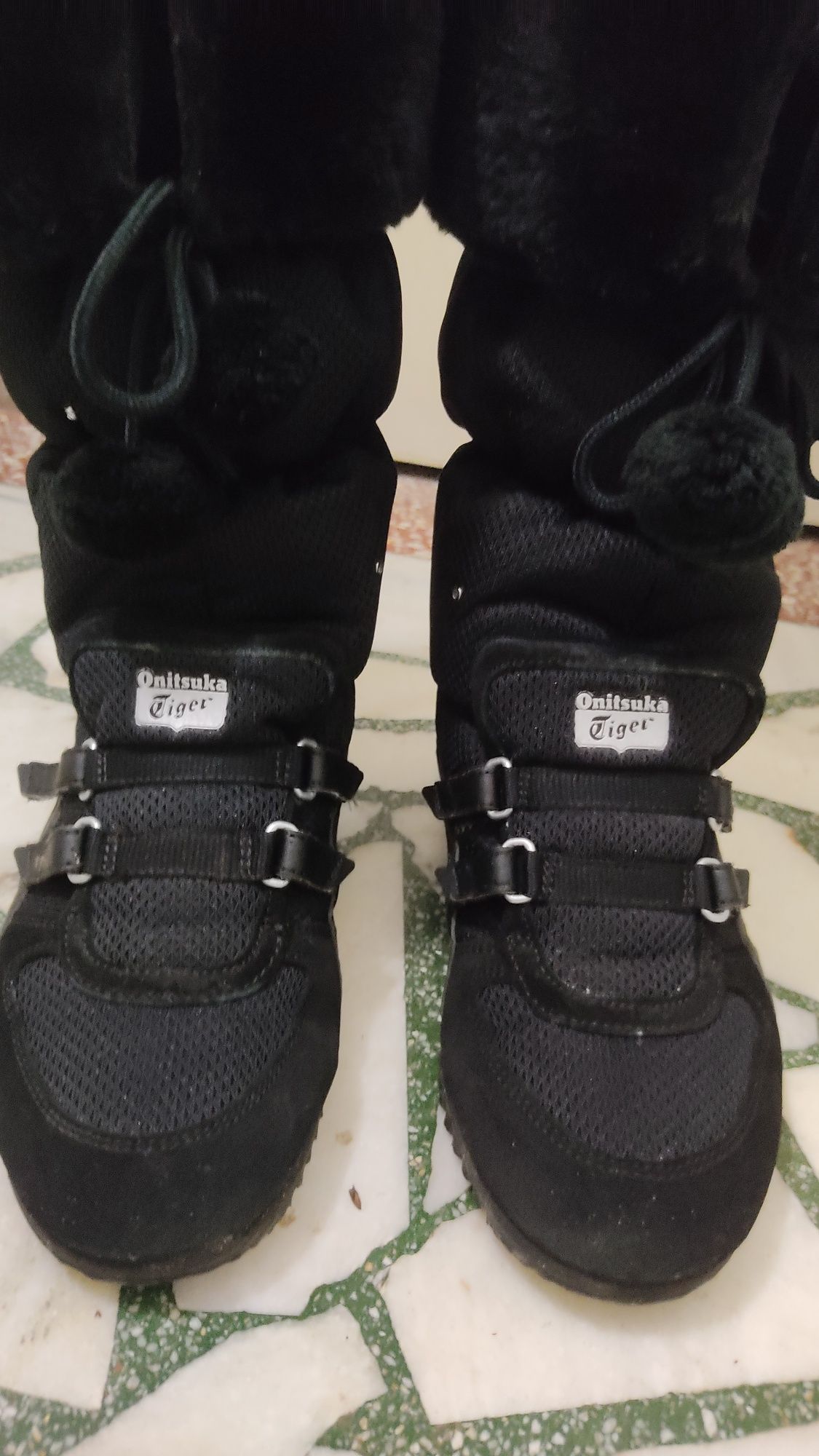 Обувки дамски ASICS зимни