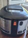 Vând friteuza Tefal