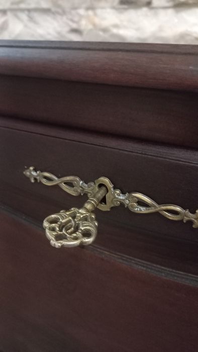 Бар шкаф с чекмедже