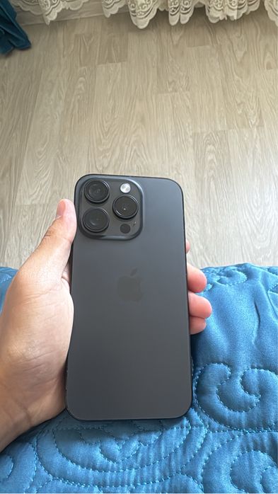 Продается СРОЧНО айфон 15 про в отличном состояний пользывалась девушк