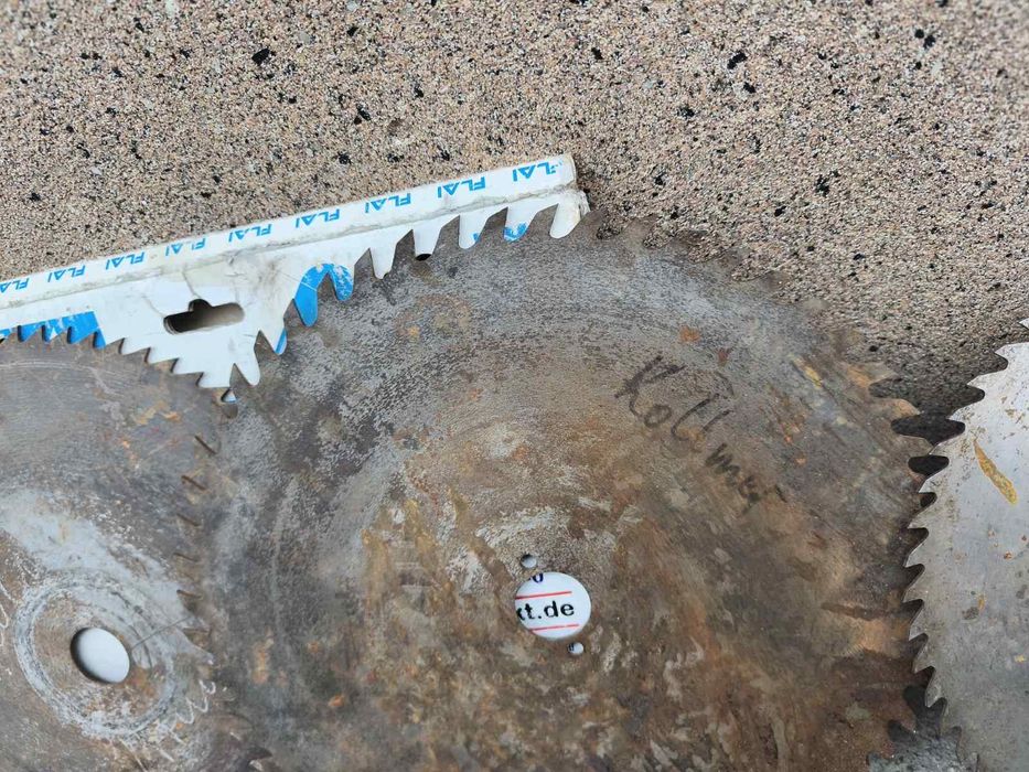 Дискове за циркуляр 300мм-2бр и 250мм