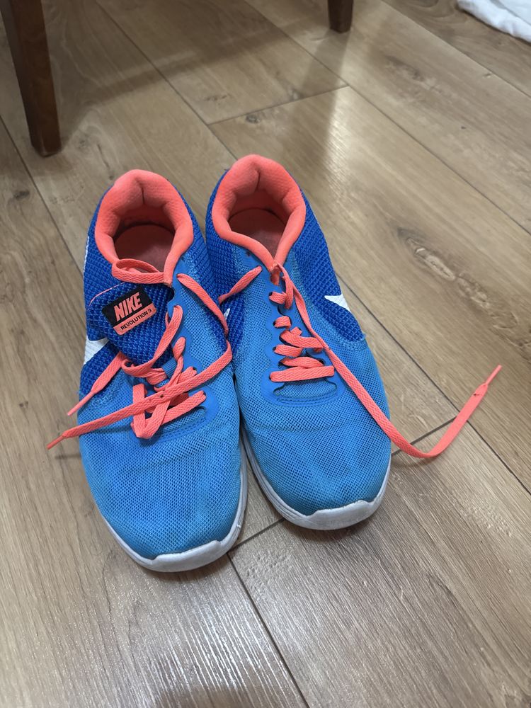 Pantofi sport Nike mar 39