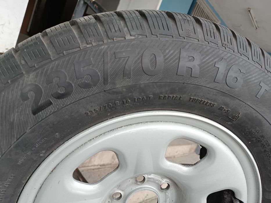 Гуми с джанти 235-70-16