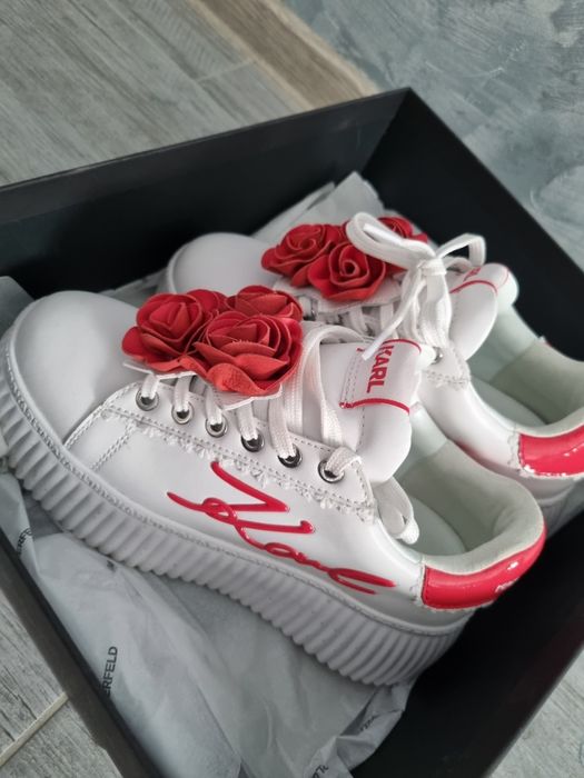 Vând adidași Karl Legerfield în stare perfectă, model deosebit