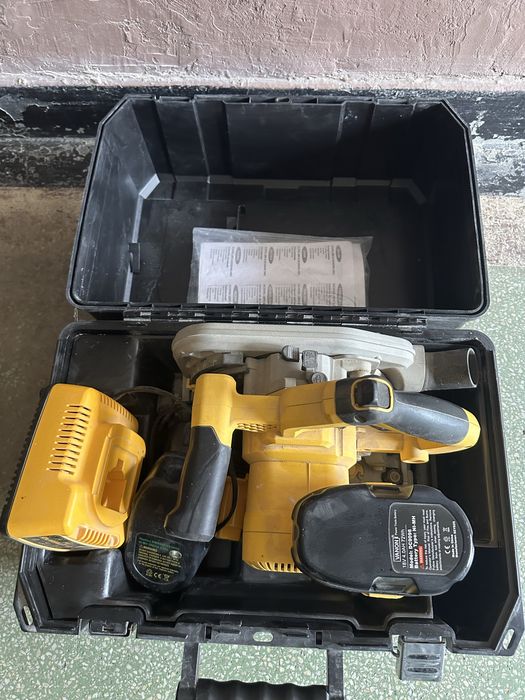 Циркуляр dewalt перфектен за работа