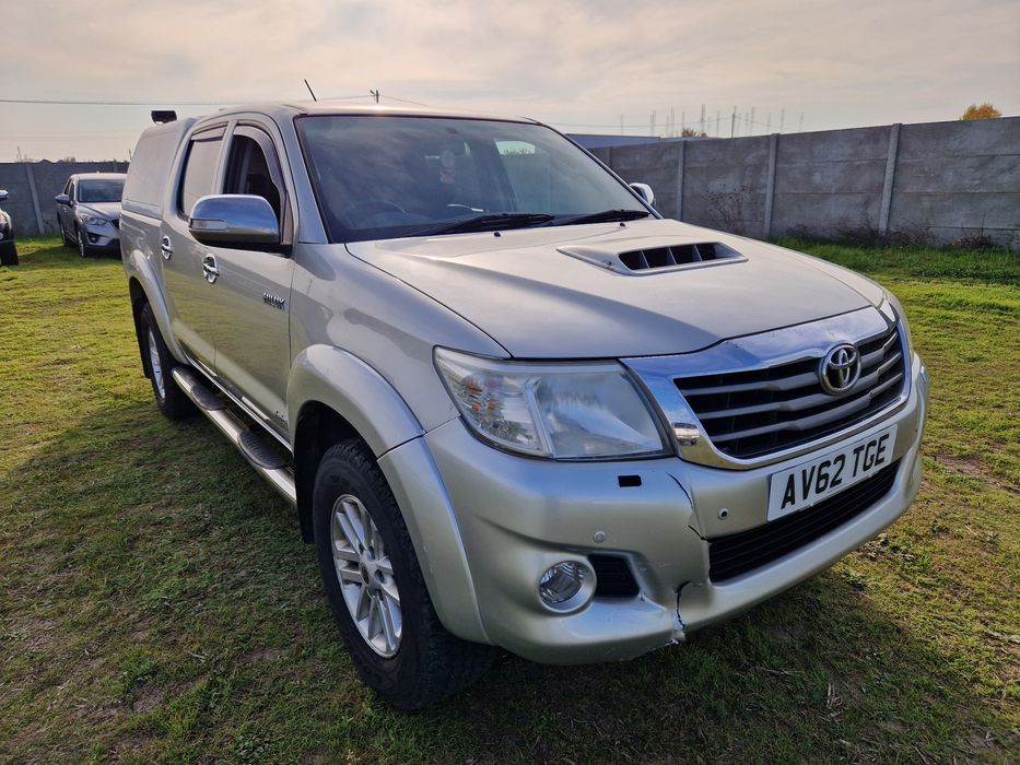 Dezmembrez Toyota Hilux 2012-2015 3.0 Invincible manuala
