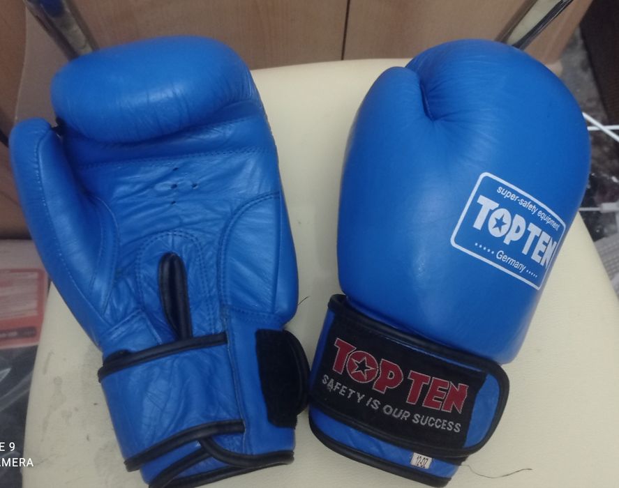 Боксёрские перчатки+ шлем