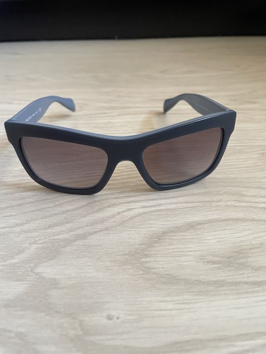 Vand ochelari de soare Prada