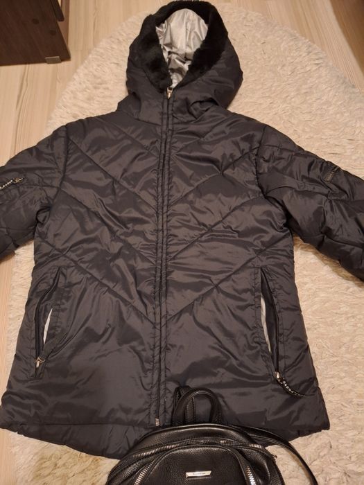 Geaca neagra de Toamna si rucsac