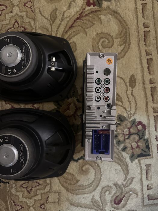 Продаются колонки и магнитафон