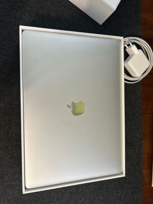 MacBook Air M1 256gb space grey