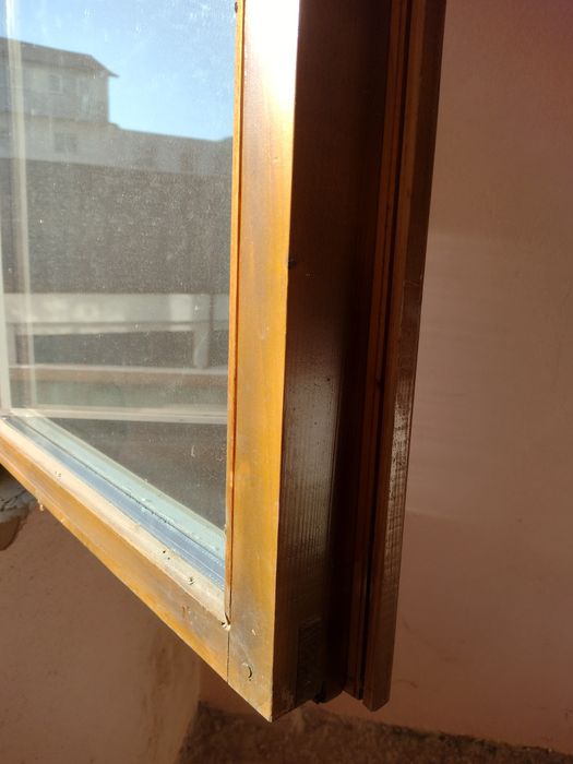 Vand ferestre din lemn