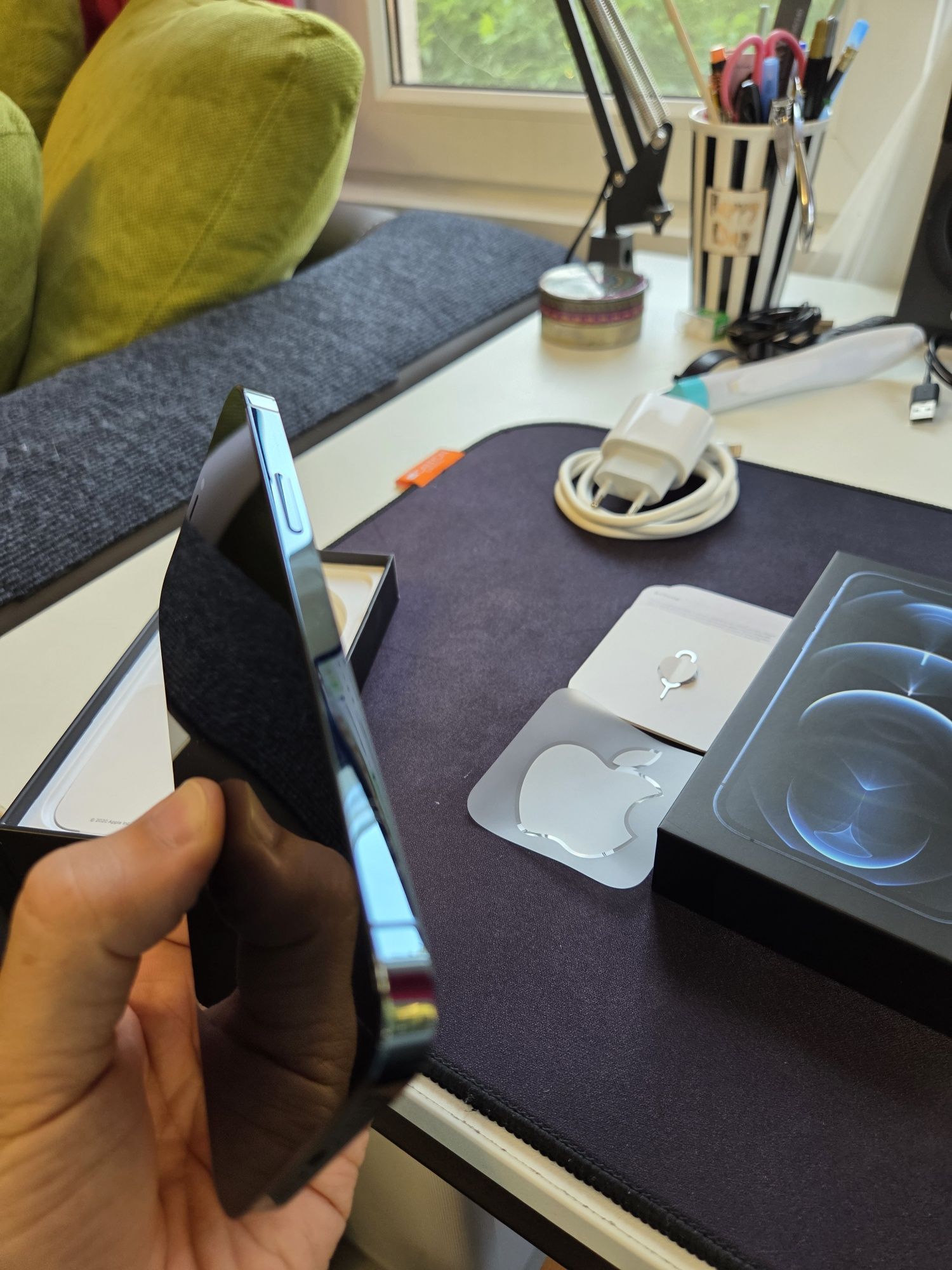 Продава се iPhone 12 Pro Blue – Отлично състояние  първи собственик