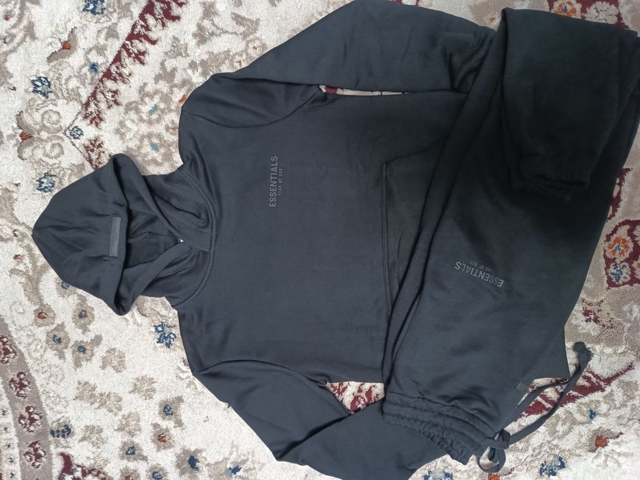 Vând trening Essentials