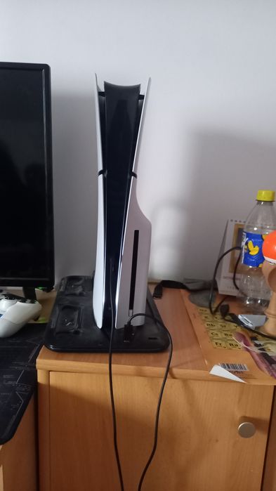 Vând ps5 slim varianta cu disk