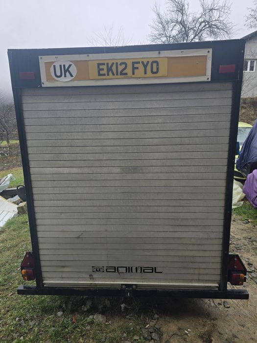 De vânzare remorcă închisă TICKNERS – 1 axă, ușoară (100 kg gol)