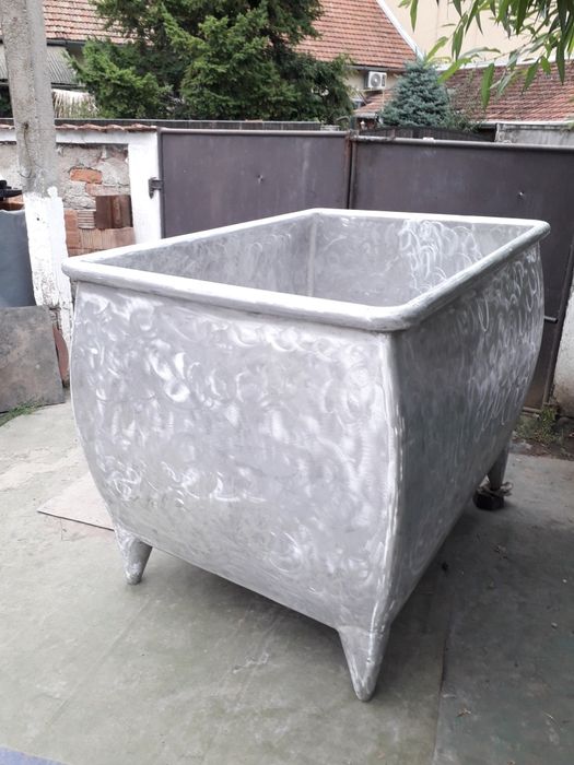 Bazin,caldare fonta cupru,carucior marfa, presa struguri,moara macinat
