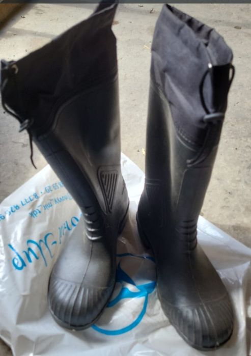 Продам резиновые сапоги 44 размер. Новые