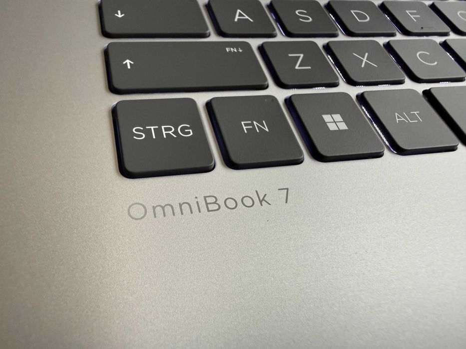 НОВ!17.3 HP OmniBook Touch`Ultra 7-256V/16GB DDR5/1TB SSD/Гаранция 22м