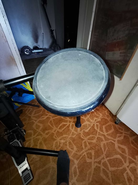 ЕЛ. Барабани Alesis Kit На части