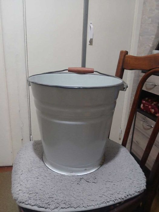 продам ведро эмалированное 10-литровое б/у