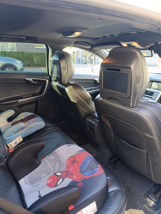 Volvo V60 Plug-in Hybrid AWD Full Option