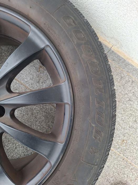 Vând jante Oxxo r17 echipate cu cauciucuri  de iarna 225/65