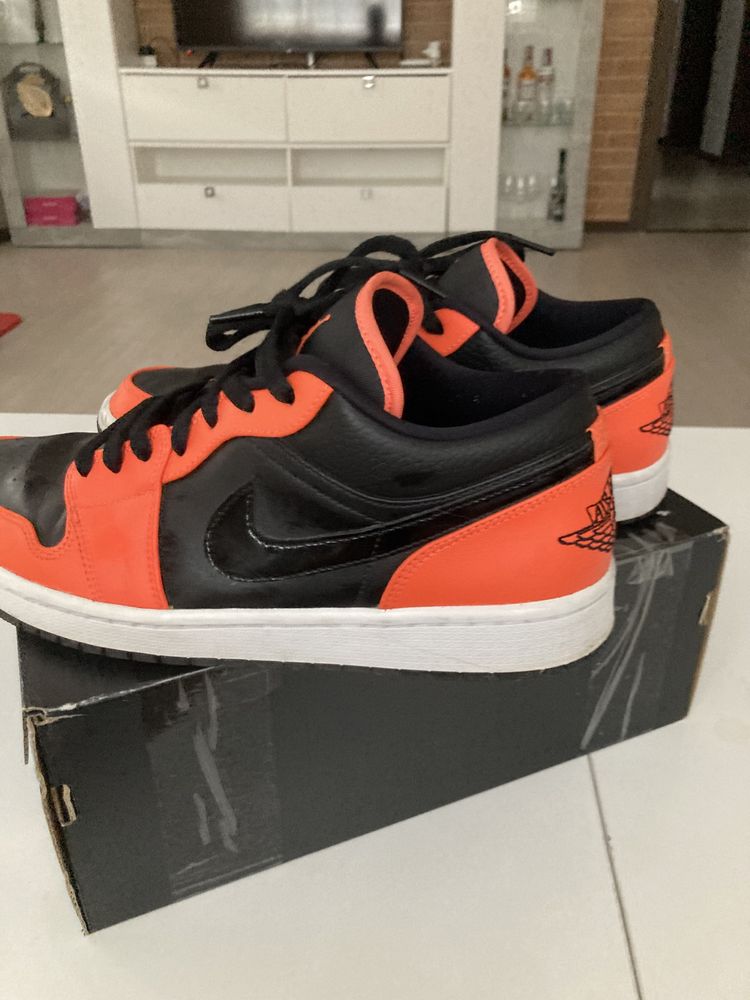 Jordan 1 SE Black Turf Orange