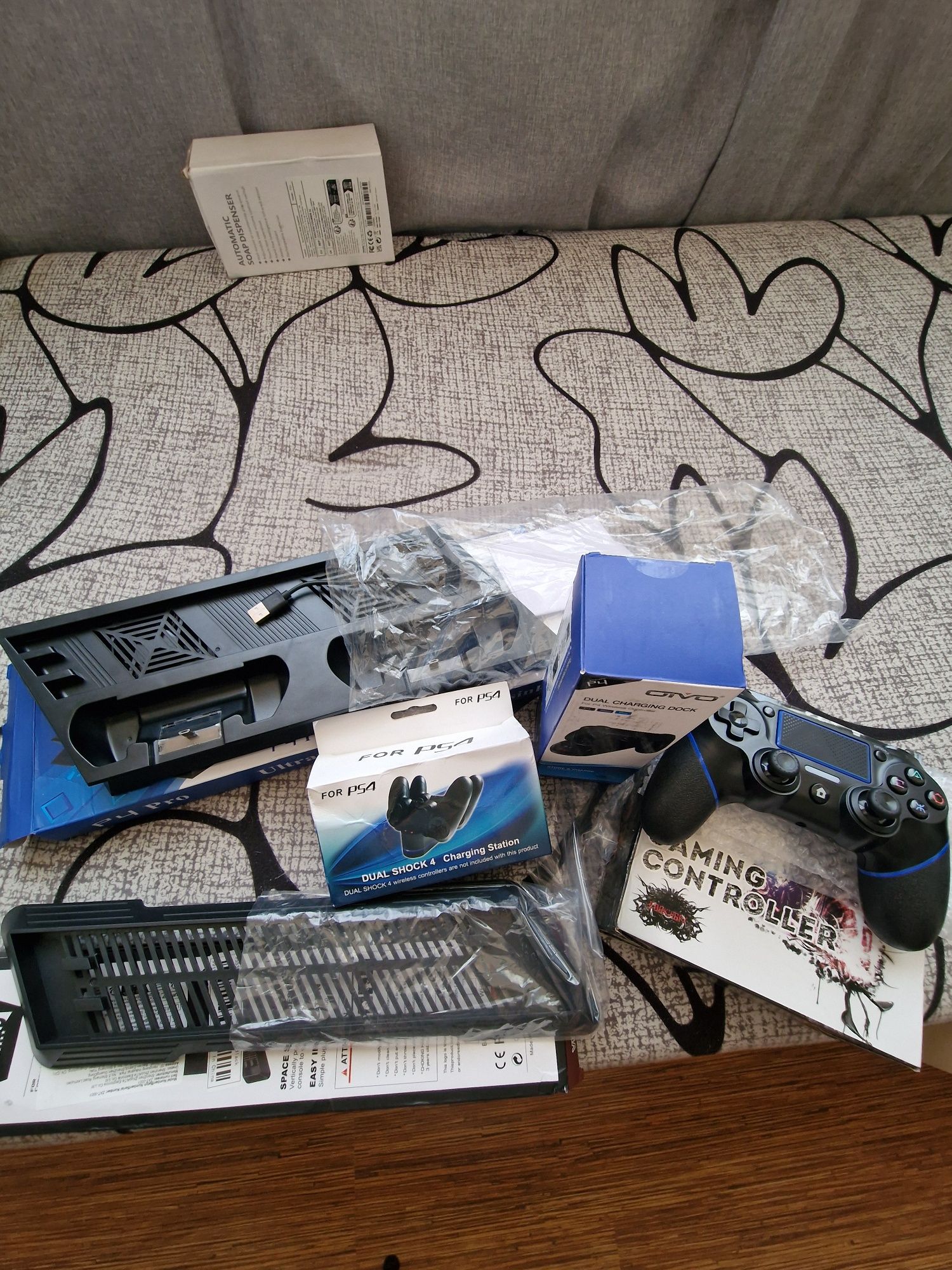 Лот от Аксесоари за Playstation PS4 pro и PS4