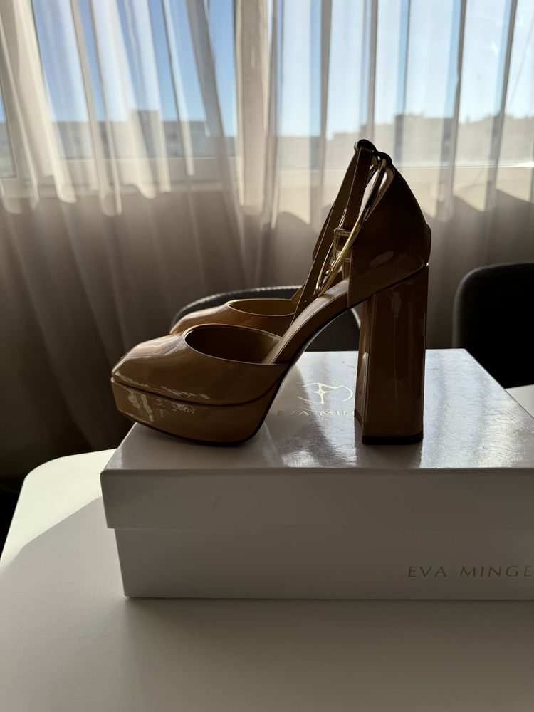 Елегантни обувки Eva Minge
