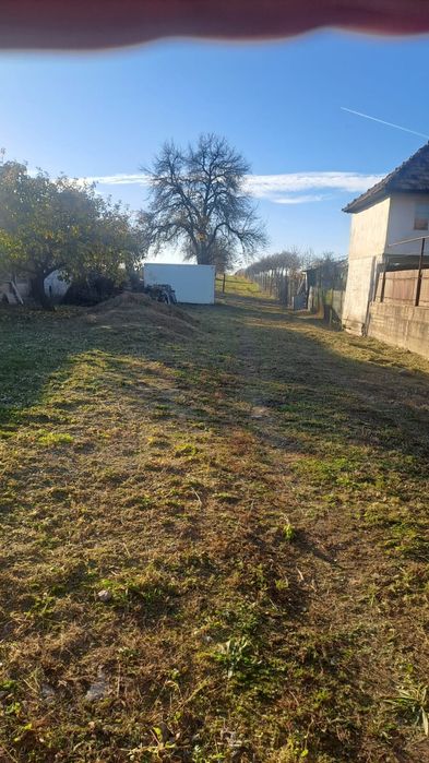 Vând teren intravilan