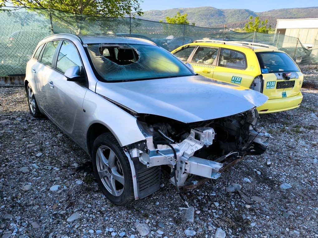 Opel Insignia 2.0d НА ЧАСТИ