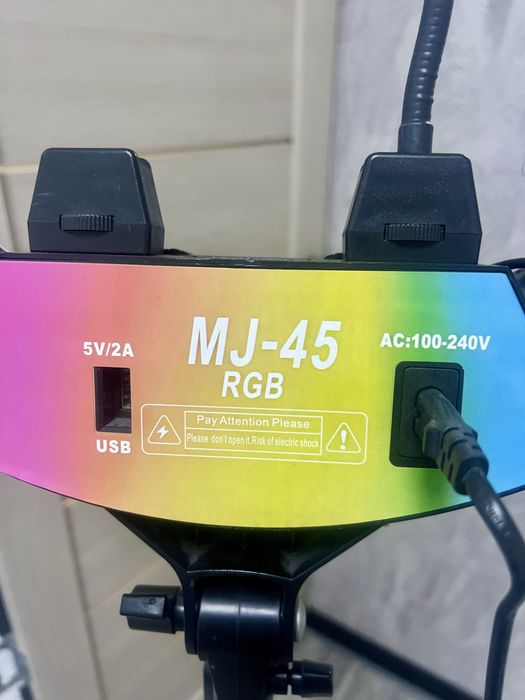 Продам кушетку и лэд лампу