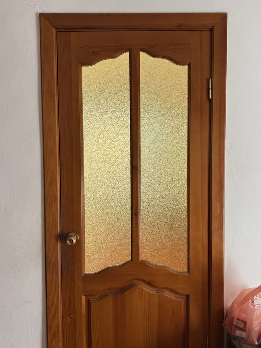 Продам деревянные двери 50тыс торг 4шт