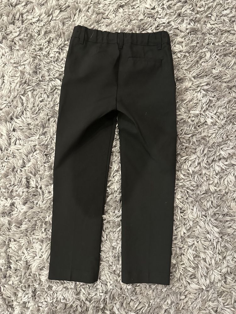 Pantaloni Uniforma Negri 122 cm(6-7 ani ) Pret : 69 lei( 2 buc )